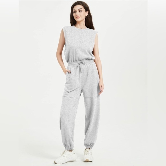Women's Casual Light Gray Jumpsuit Sleeveless Loose One Piece
Ones ir Po… - Picture 2 of 9